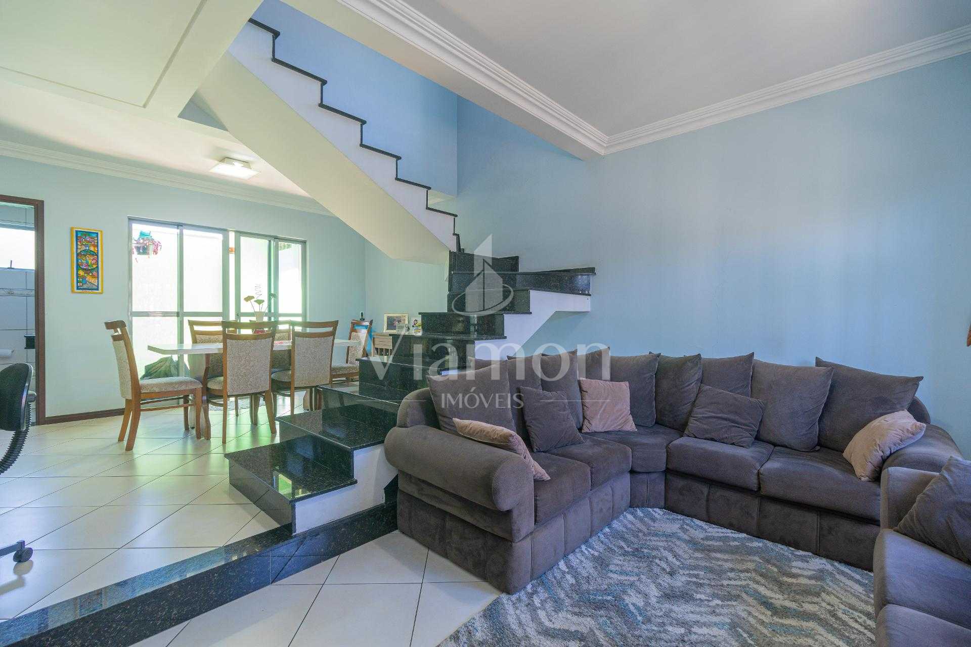 Imóvel Versátil no Sítio Cercado | Sobrado Triplex   Edificaçã...