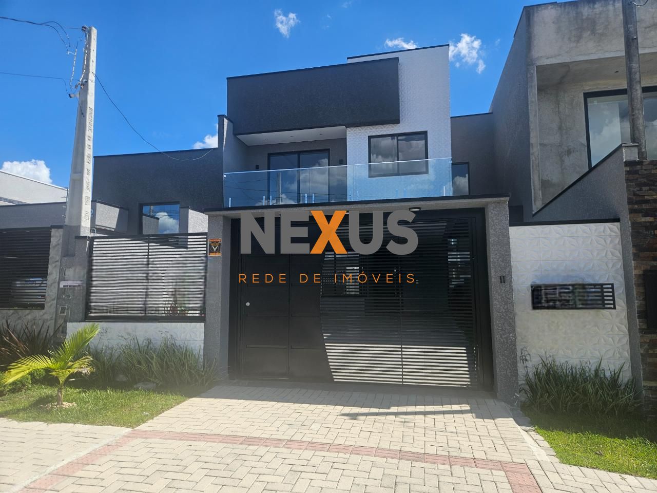 Lindo sobrado, não geminado, 03 quartos, sendo 01 suíte com cl...