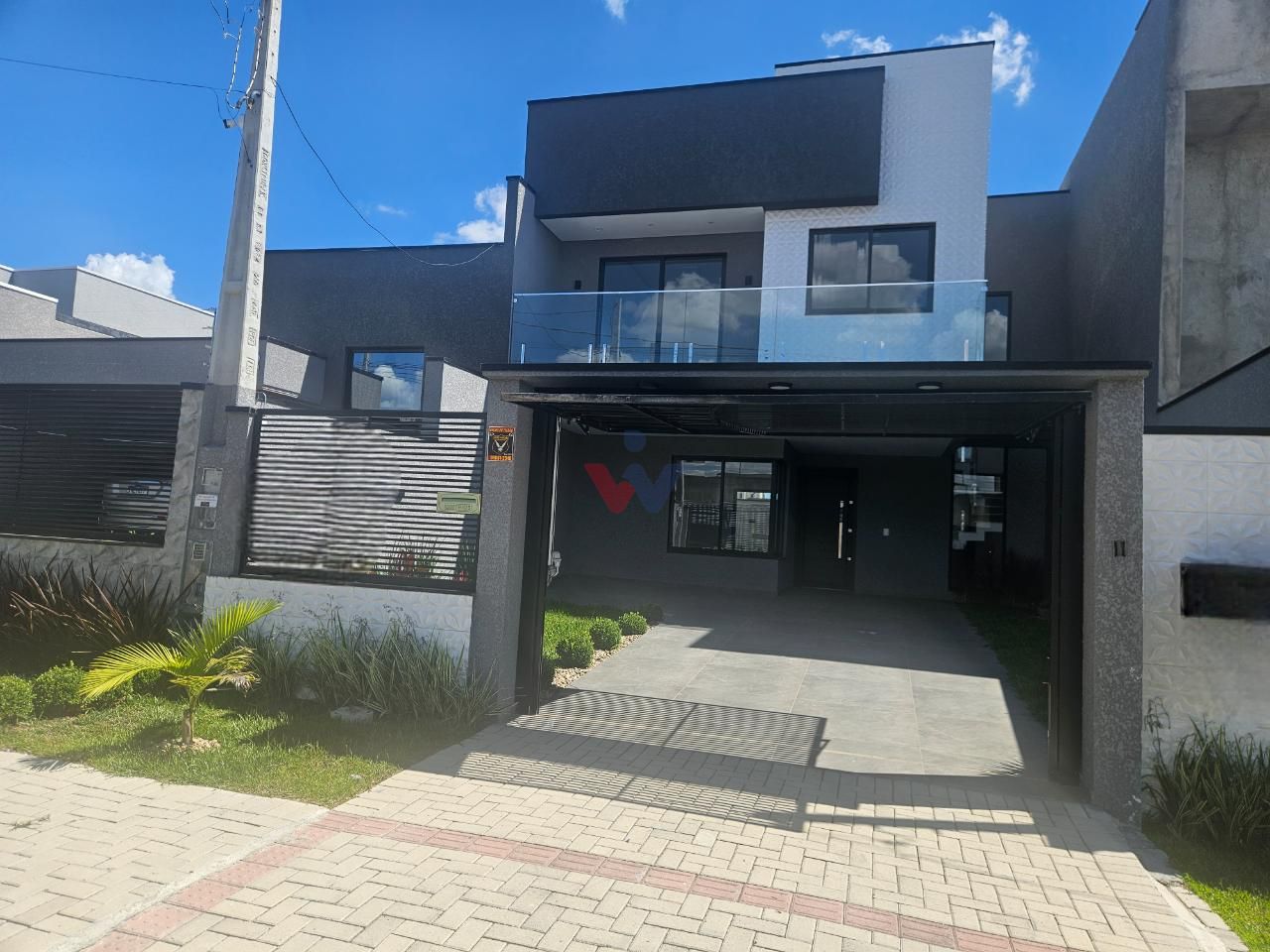 Lindo sobrado, não geminado, 03 quartos, sendo 01 suíte com cl...