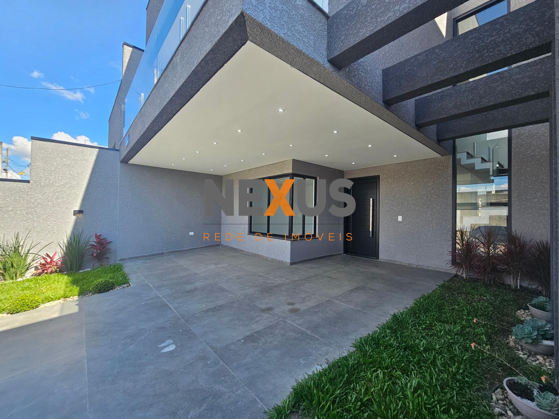 Lindo sobrado, não geminado, 03 quartos, sendo 01 suíte com cl...