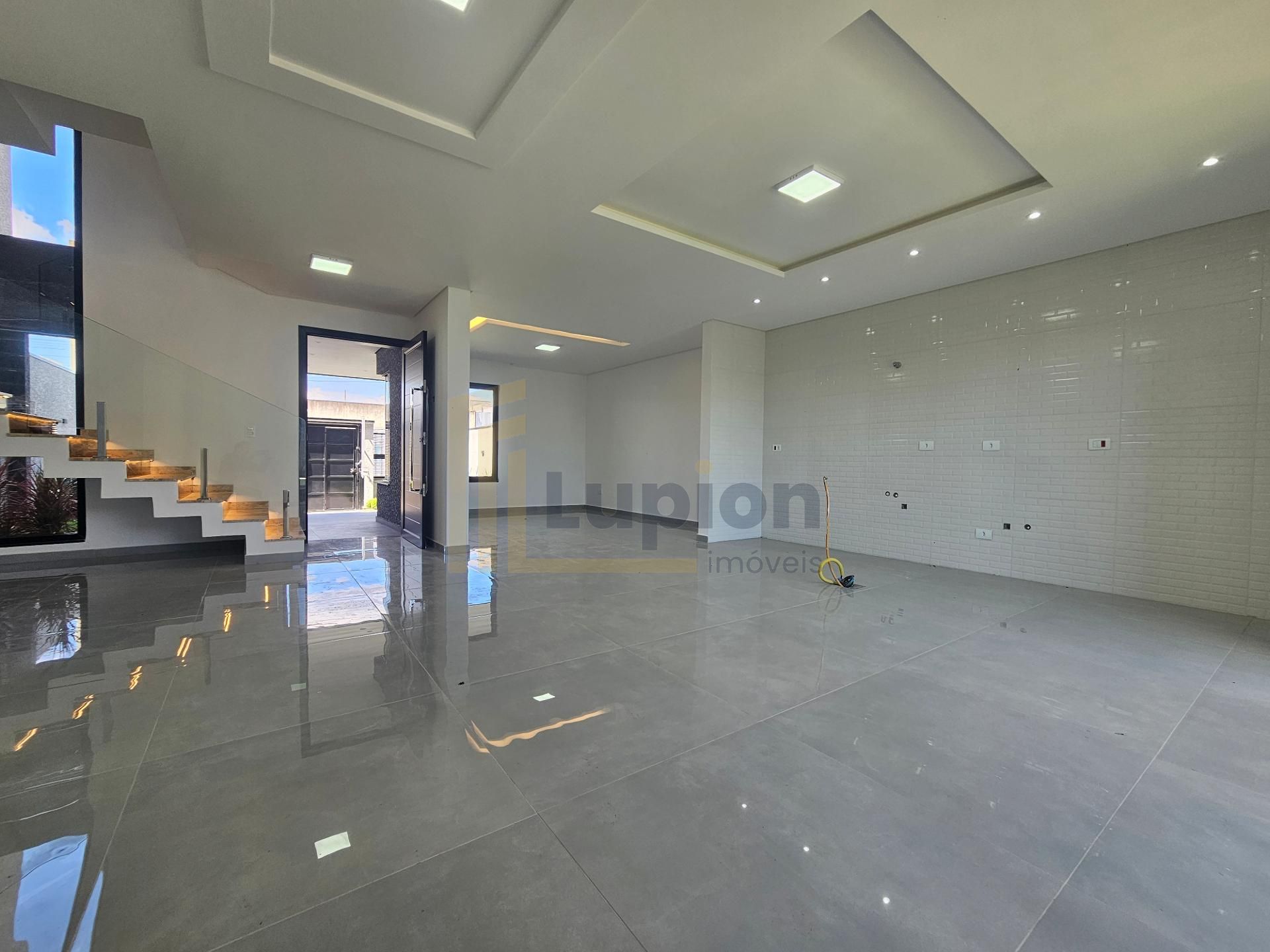 Lindo sobrado, não geminado, 03 quartos, sendo 01 suíte com cl...