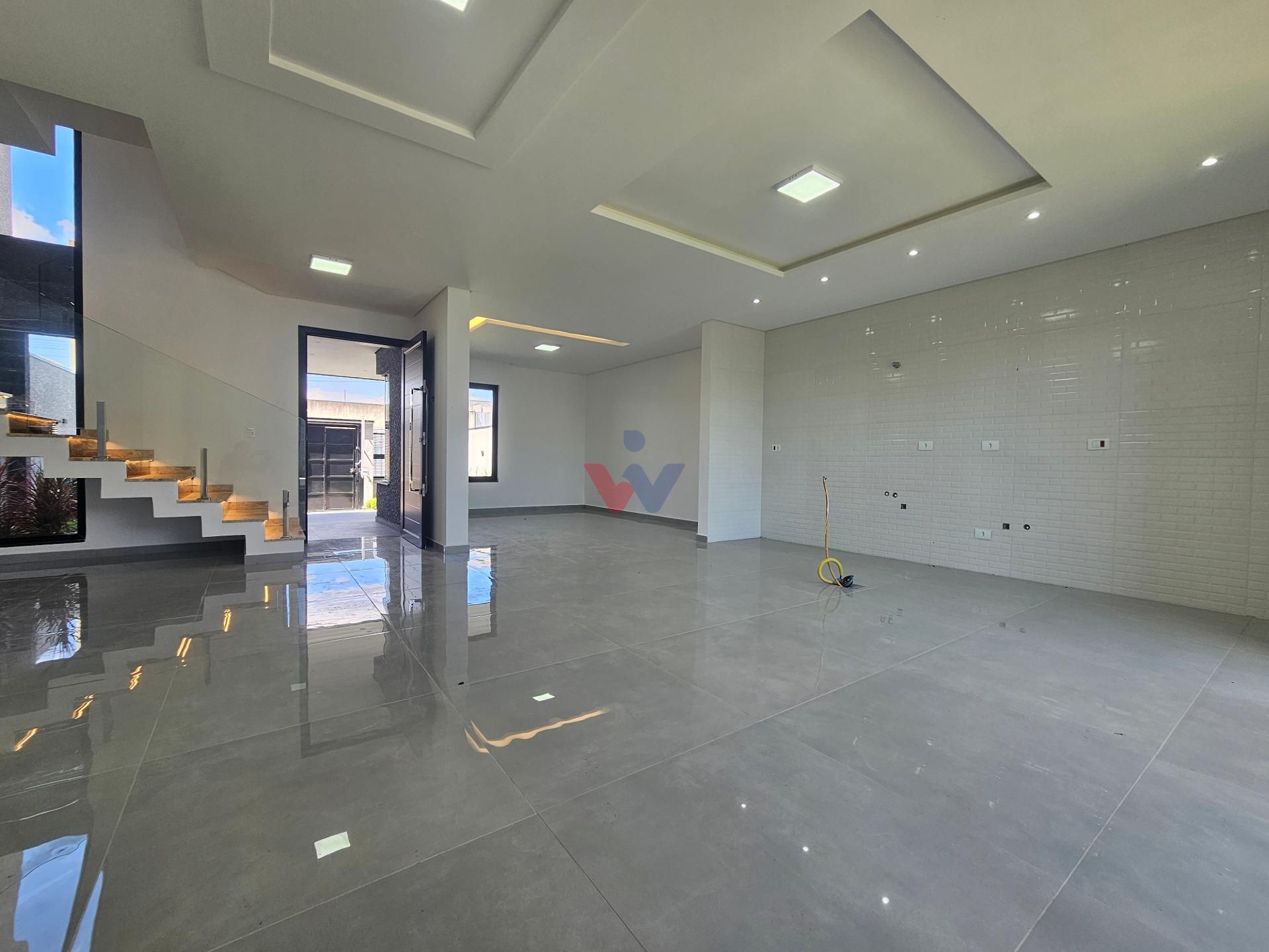 Lindo sobrado, não geminado, 03 quartos, sendo 01 suíte com cl...