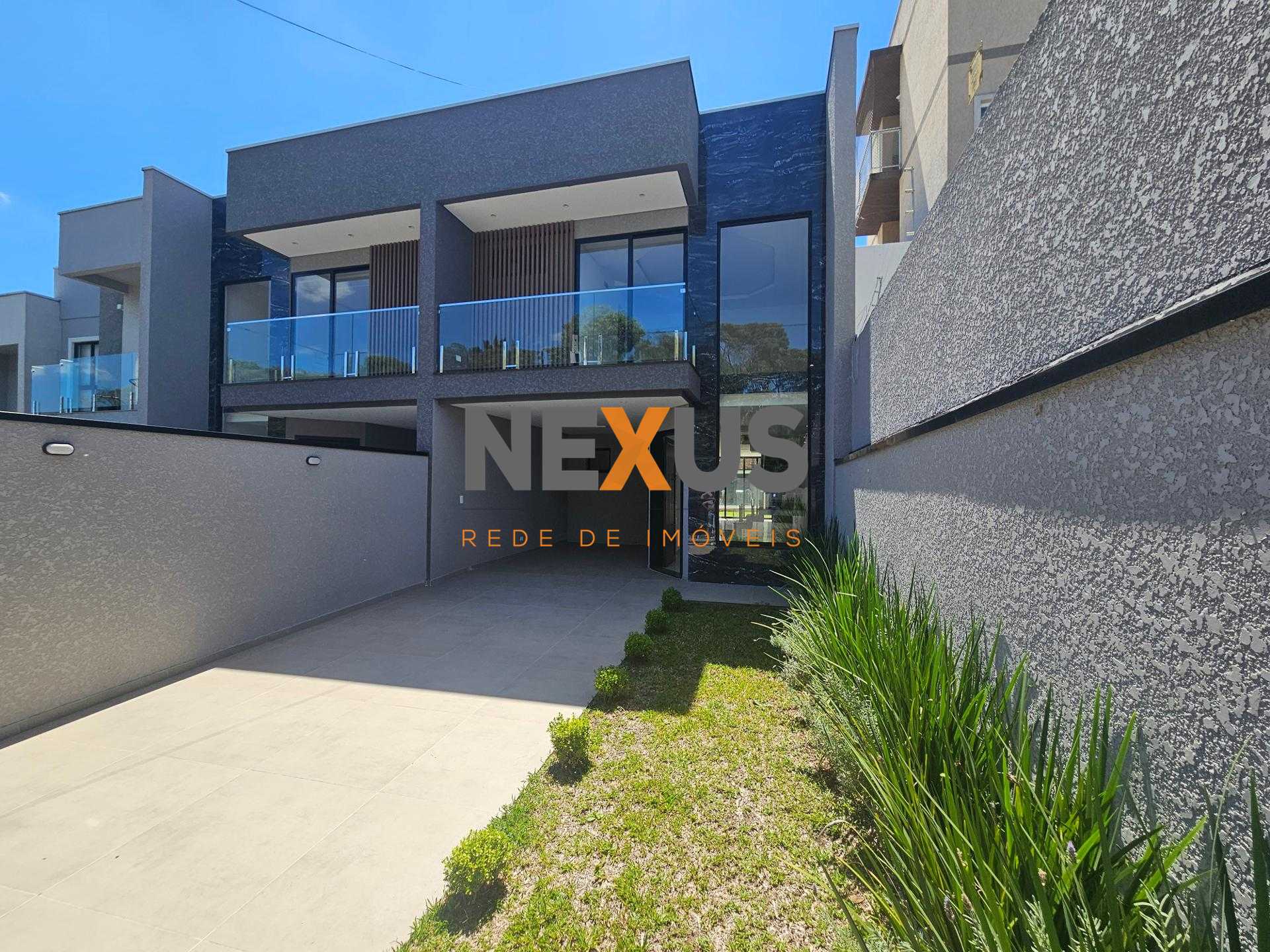 Sobrado com alto padrão de acabamento, 03 quartos, sendo 01 su...