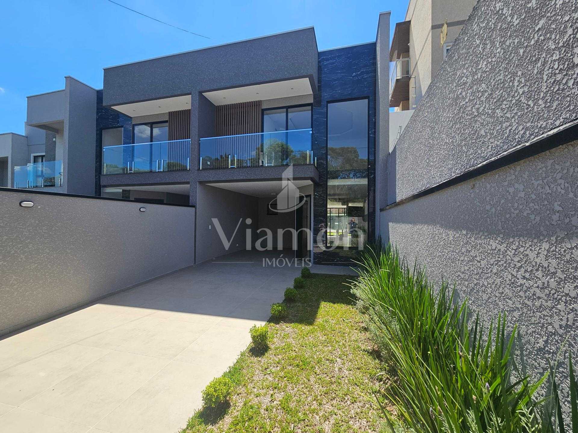 Sobrado com alto padrão de acabamento, 03 quartos, sendo 01 su...