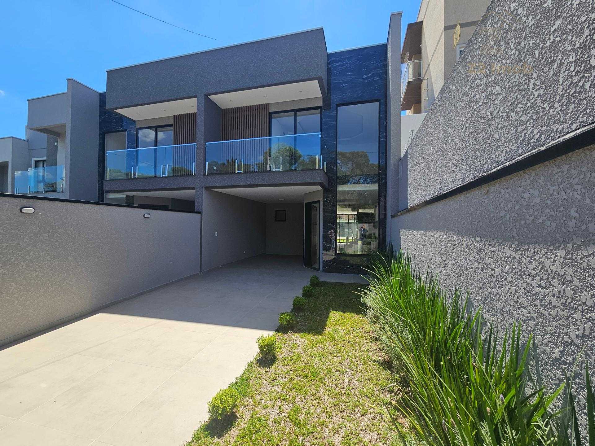 Sobrado com alto padrão de acabamento, 03 quartos, sendo 01 su...