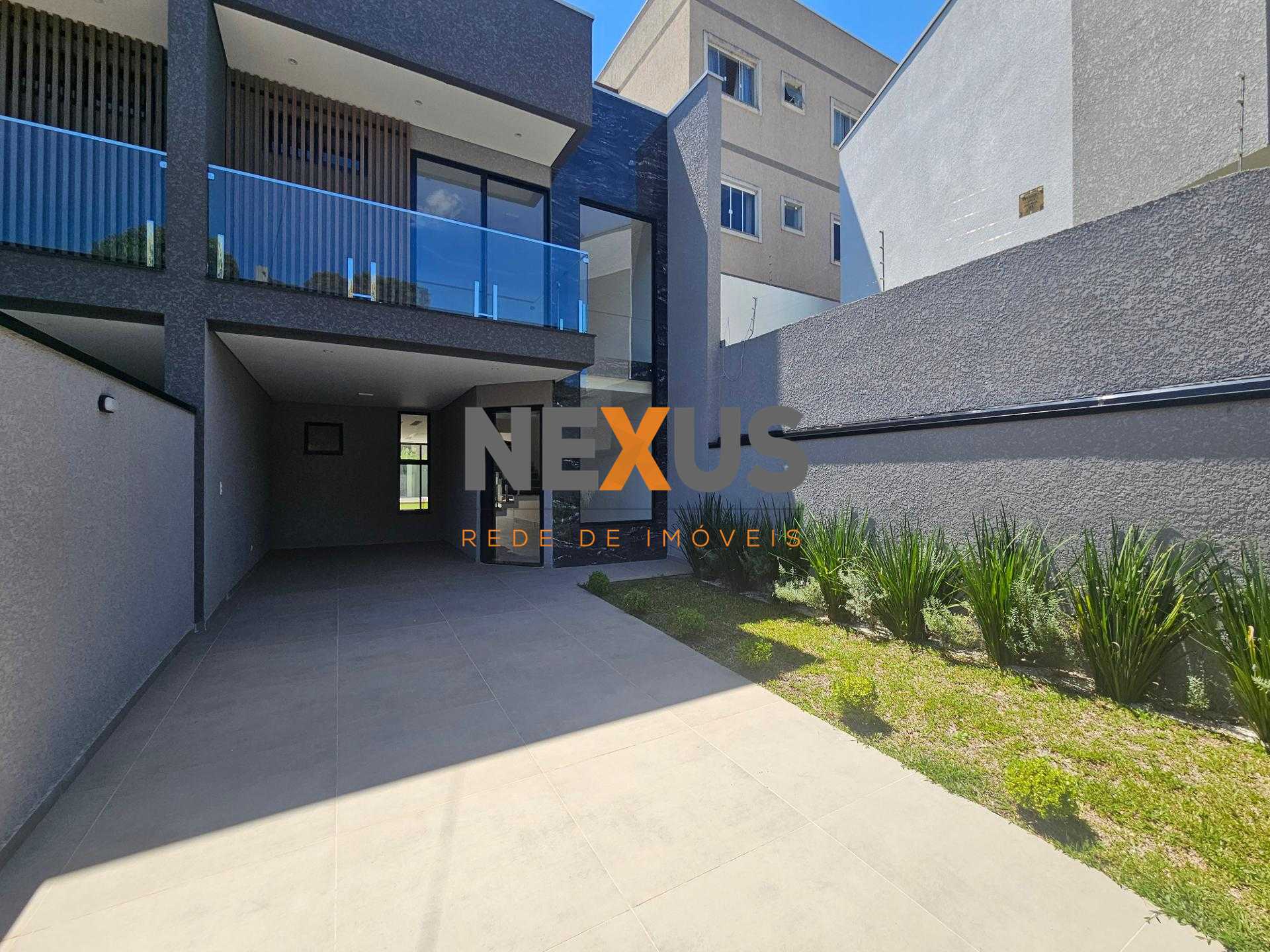 Sobrado com alto padrão de acabamento, 03 quartos, sendo 01 su...