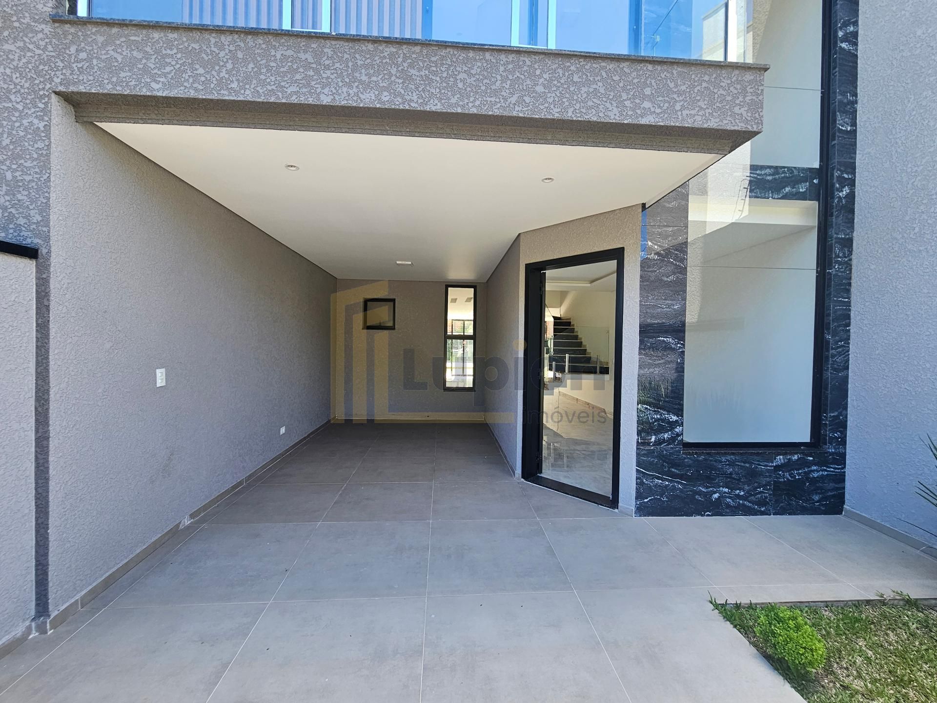 Sobrado com alto padrão de acabamento, 03 quartos, sendo 01 su...