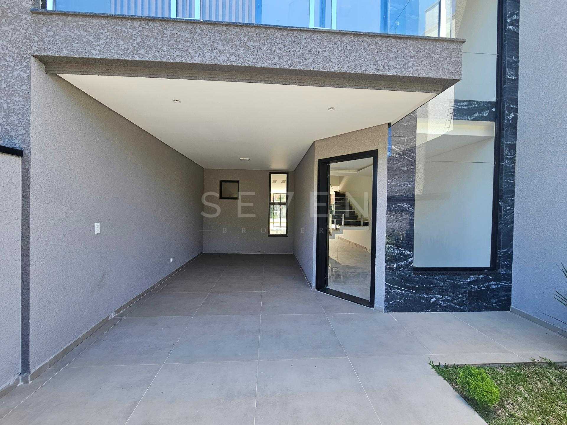 Sobrado com alto padrão de acabamento, 03 quartos, sendo 01 su...