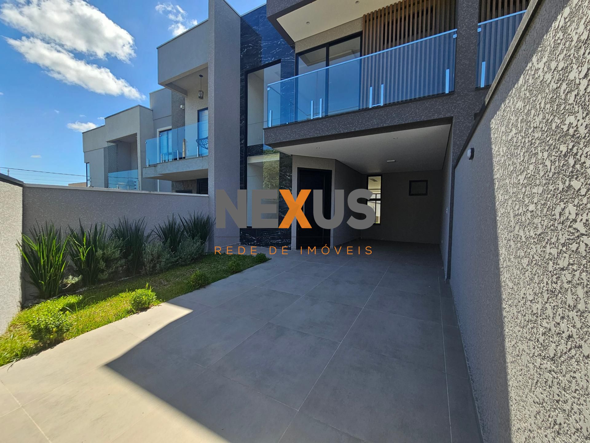 Lindo s obrado com alto padrão,  03 quartos, sendo 01 suíte co...