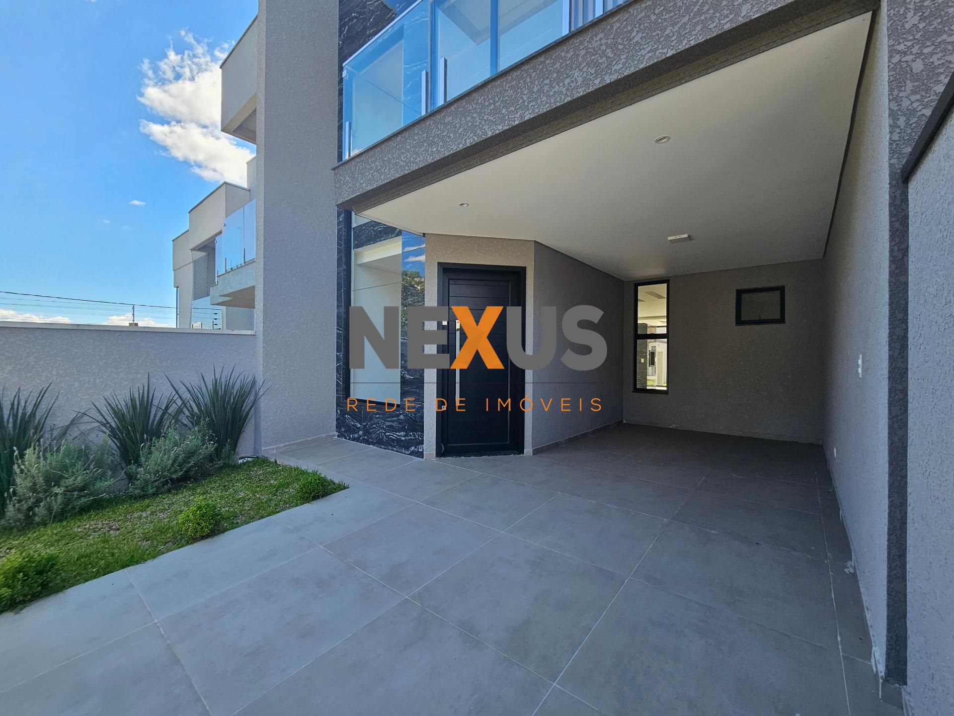 Lindo s obrado com alto padrão,  03 quartos, sendo 01 suíte co...