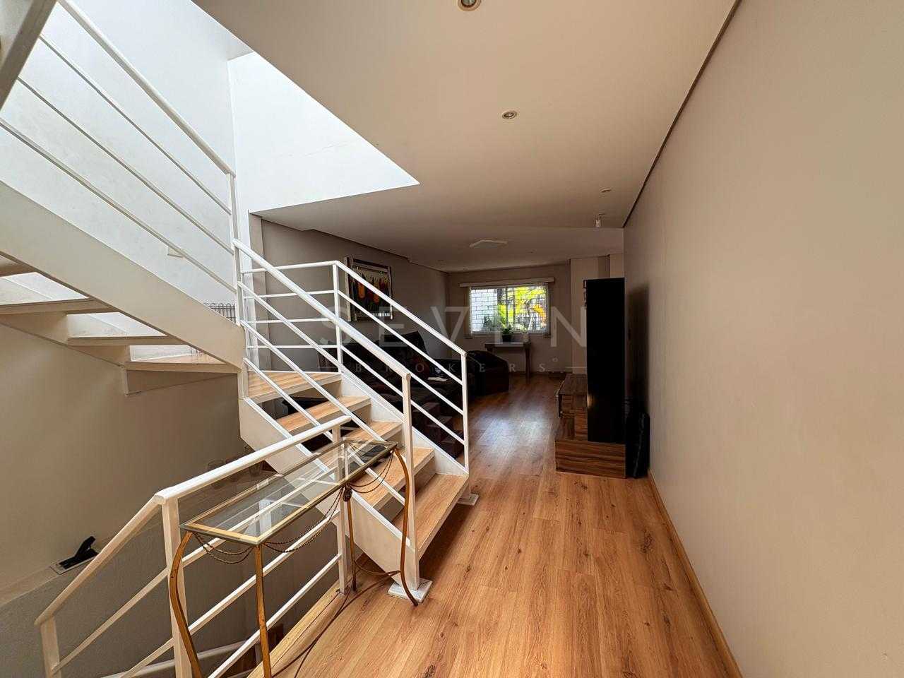 Sobrado amplo no Portão com suíte, ático e espaço gourmet pert...