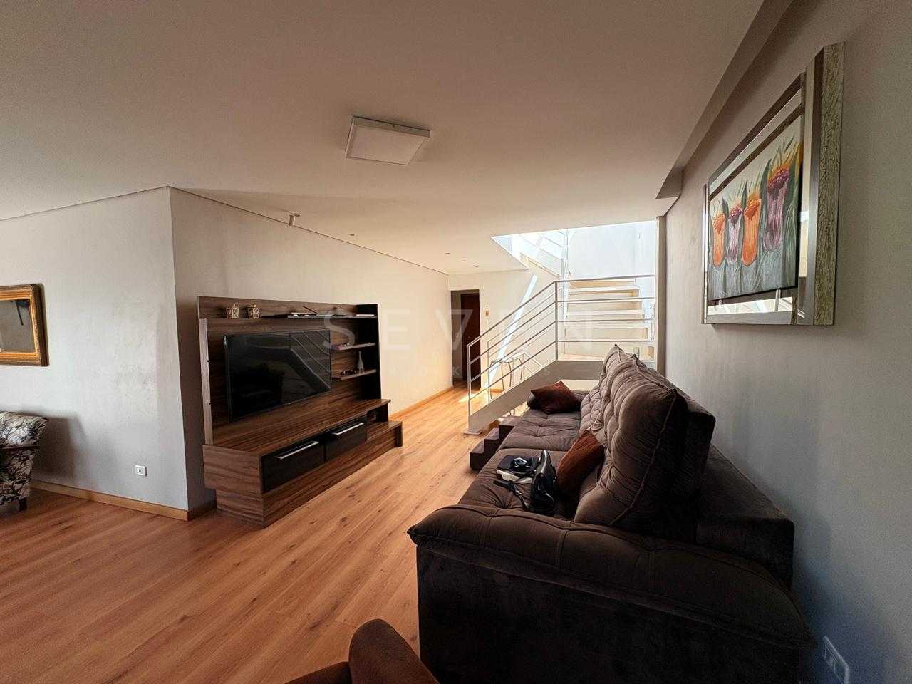 Sobrado amplo no Portão com suíte, ático e espaço gourmet pert...