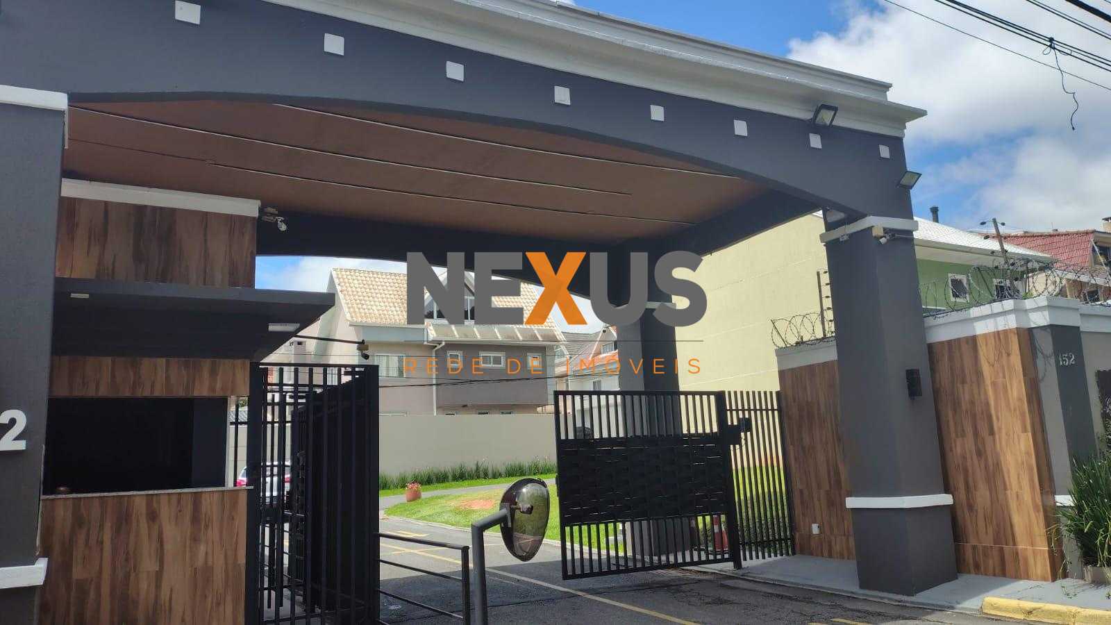 Sobrado no Cachoeira com suíte, 2 vagas e portaria 24h na Rua ...