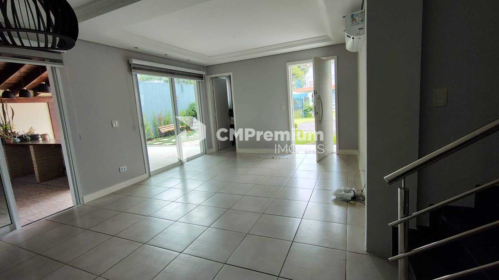 Sobrado no Cachoeira com suíte, 2 vagas e portaria 24h na Rua ...