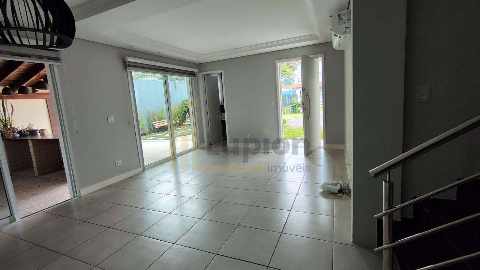 Sobrado no Cachoeira com suíte, 2 vagas e portaria 24h na Rua ...