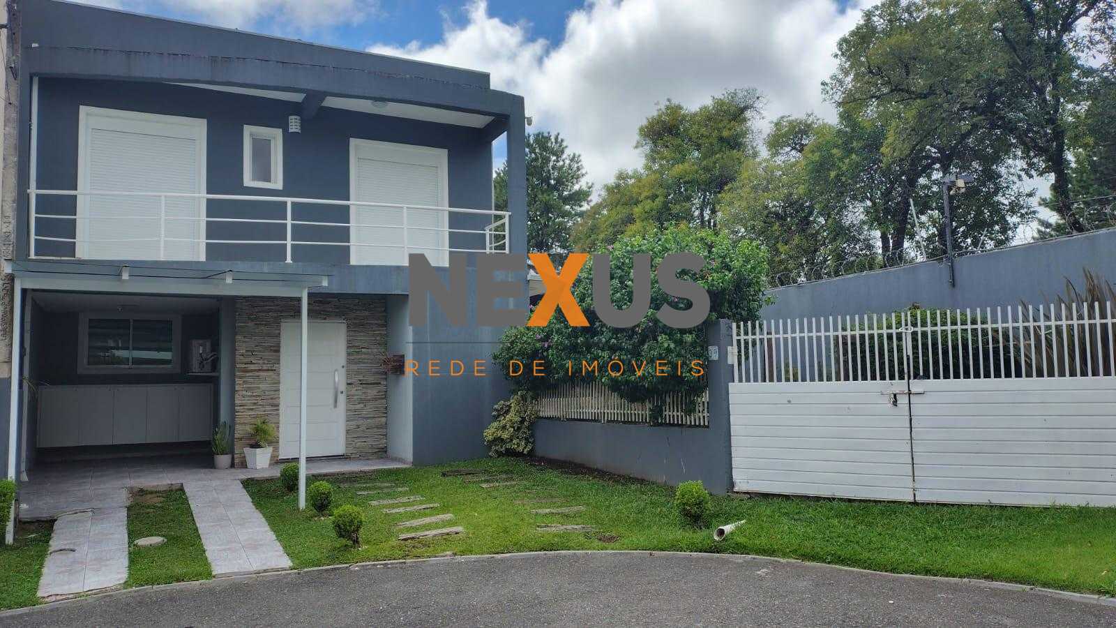 Sobrado no Cachoeira com suíte, 2 vagas e portaria 24h na Rua ...