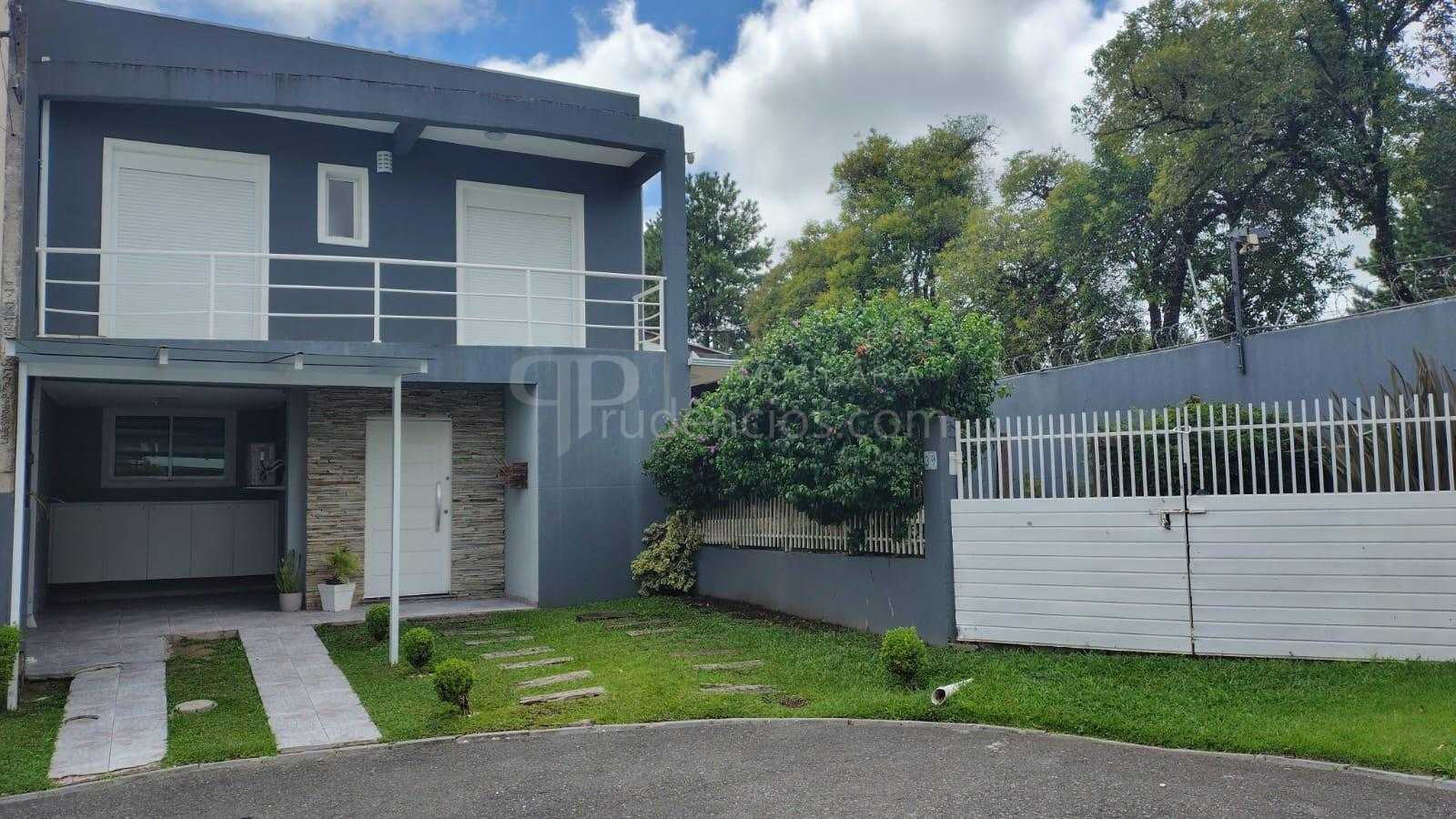 Sobrado no Cachoeira com suíte, 2 vagas e portaria 24h na Rua ...