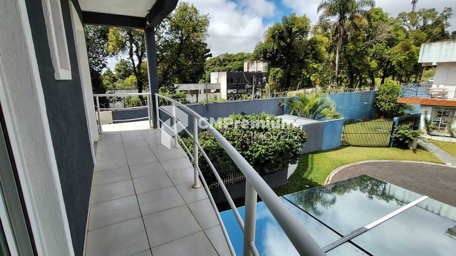 Sobrado no Cachoeira com suíte, 2 vagas e portaria 24h na Rua ...