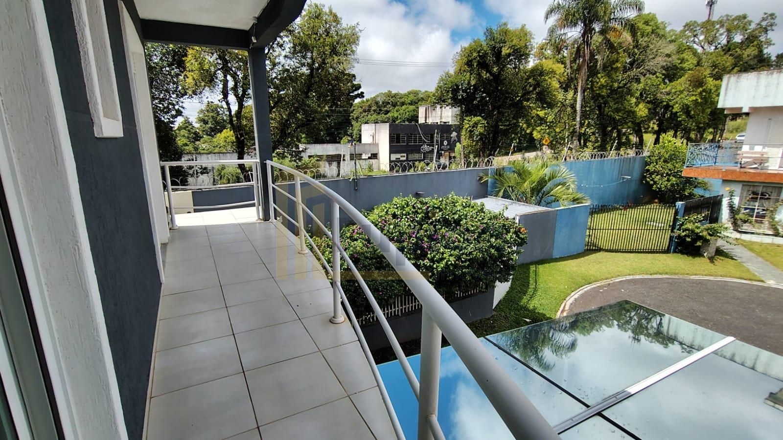 Sobrado no Cachoeira com suíte, 2 vagas e portaria 24h na Rua ...