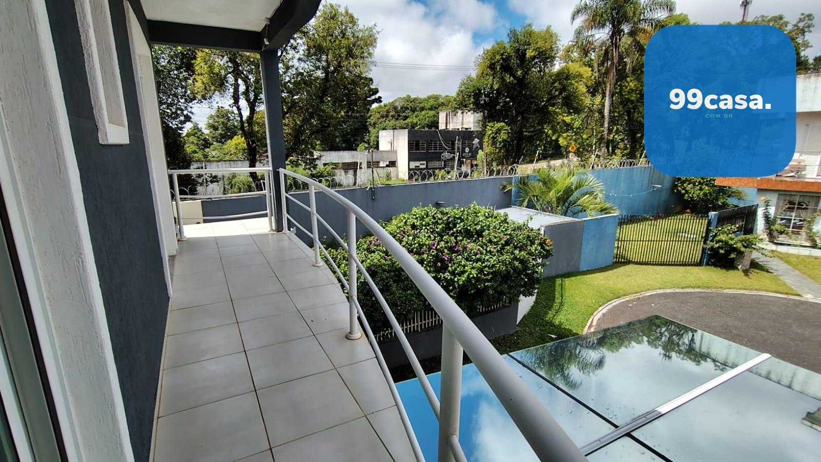 Sobrado no Cachoeira com suíte, 2 vagas e portaria 24h na Rua ...