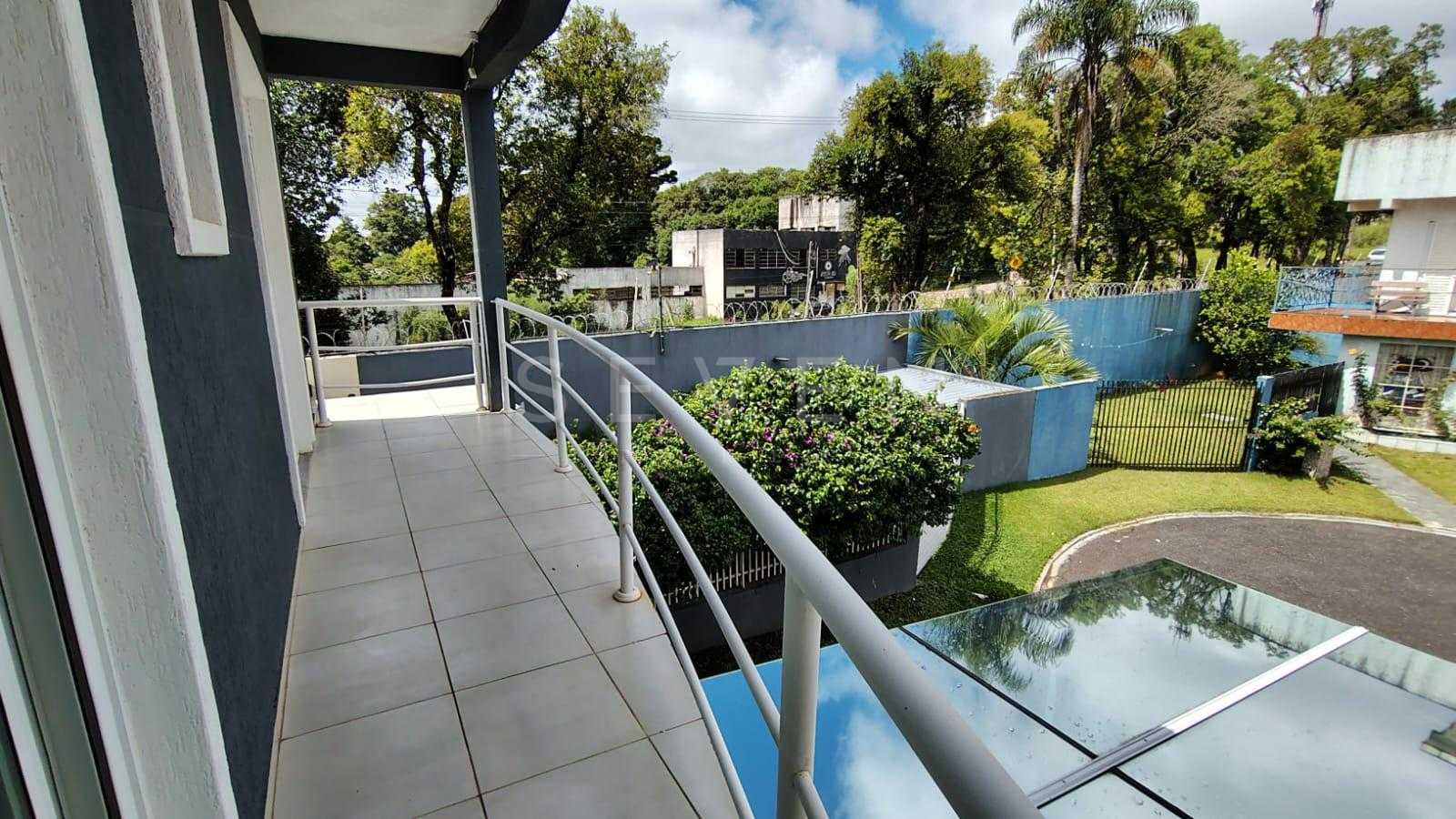 Sobrado no Cachoeira com suíte, 2 vagas e portaria 24h na Rua ...