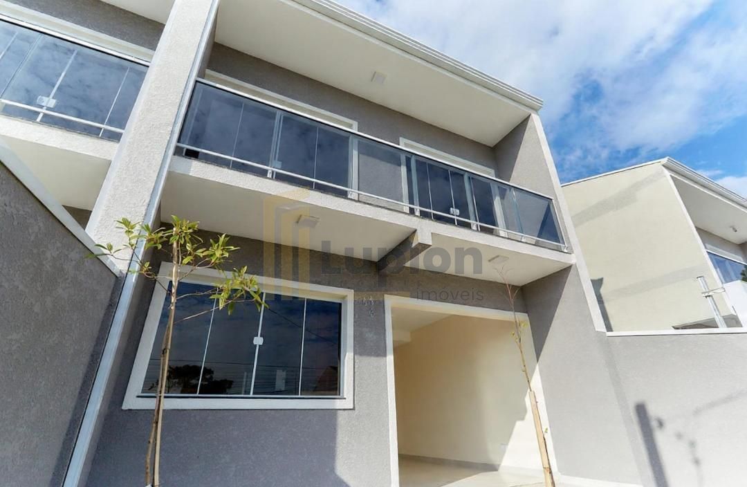 Sobrado com 2 suítes e quintal abaixo do valor de mercado em C...