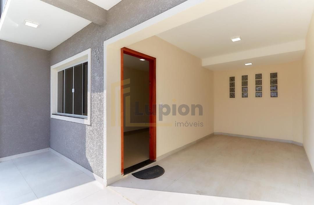 Sobrado com 2 suítes e quintal abaixo do valor de mercado em C...