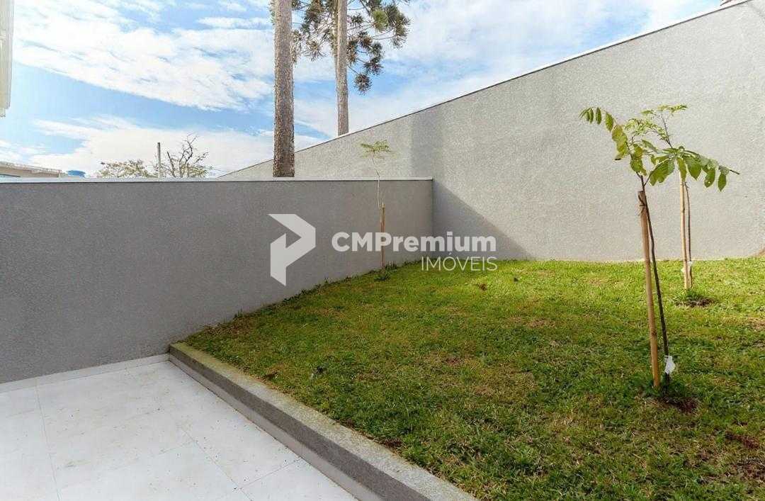 Sobrado com 2 suítes e quintal abaixo do valor de mercado em C...