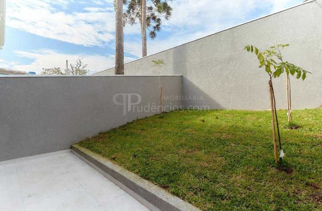 Sobrado com 2 suítes e quintal abaixo do valor de mercado em C...