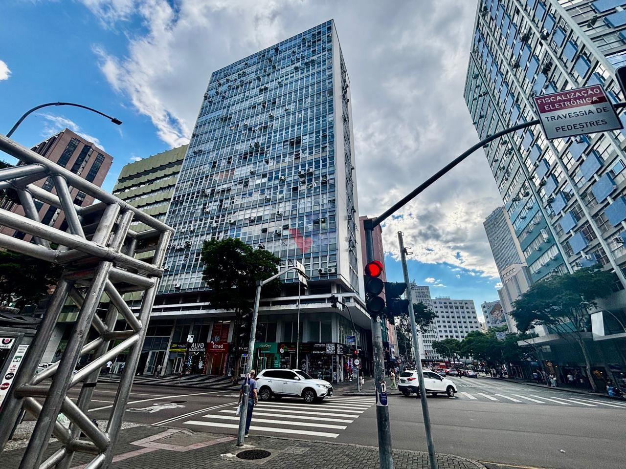 Sala Comercial Mobiliada no Edifício Banrisul  3 Salas e Porta...