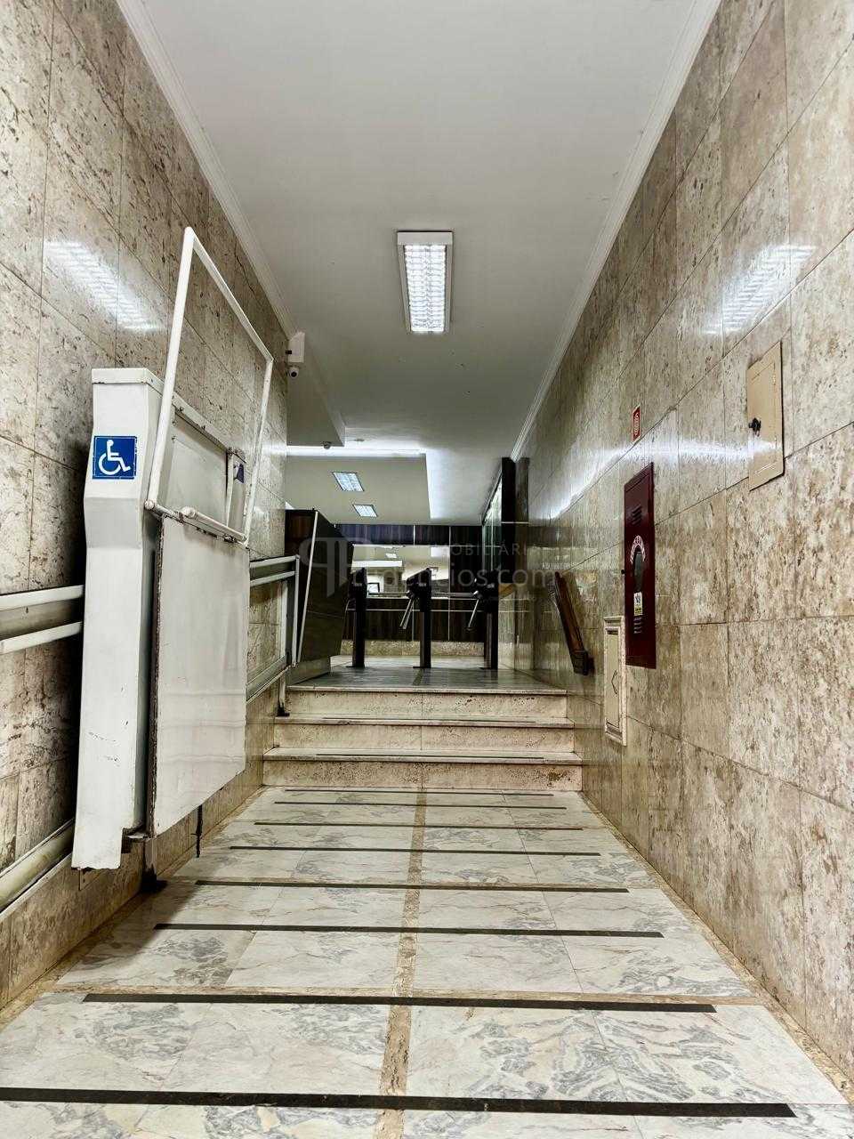 Sala Comercial Mobiliada no Edifício Banrisul  3 Salas e Porta...