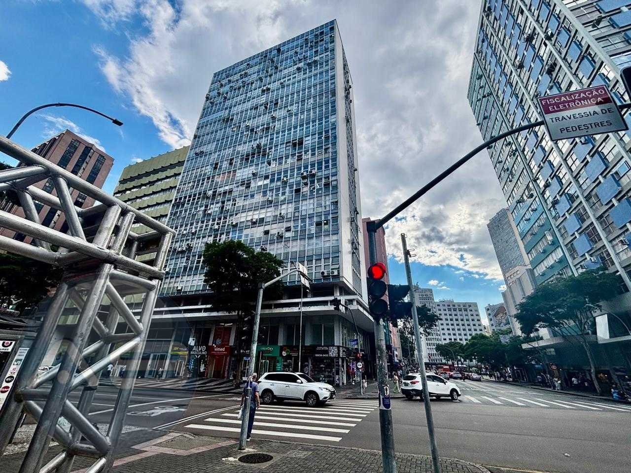 Sala em prédio central, seguro para trabalhar.