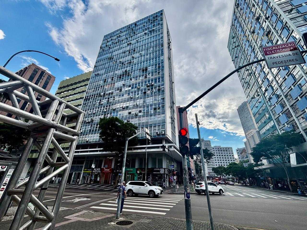 Sala em prédio central, seguro para trabalhar.