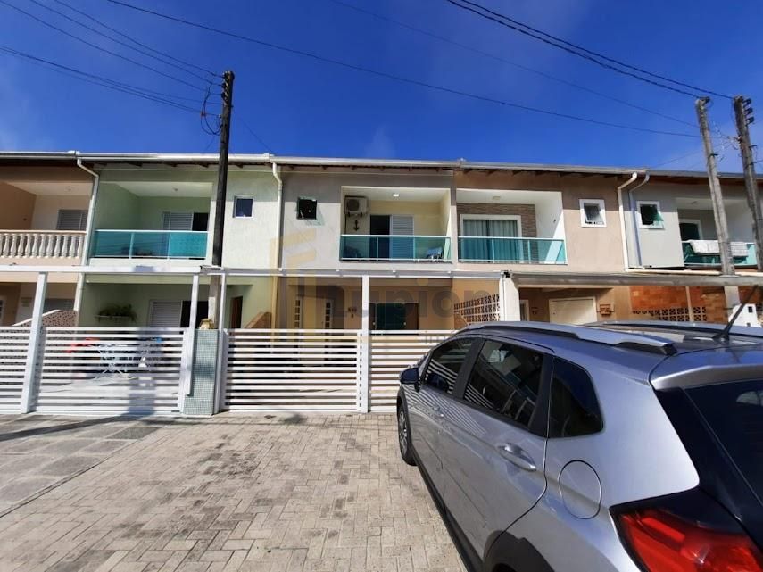 Sobrado na Praia com 3 Quartos, Suíte e 2 Vagas  Ideal para Mo...