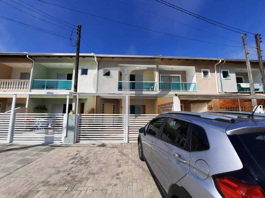 Sobrado na Praia com 3 Quartos, Suíte e 2 Vagas: Ideal para Mo...