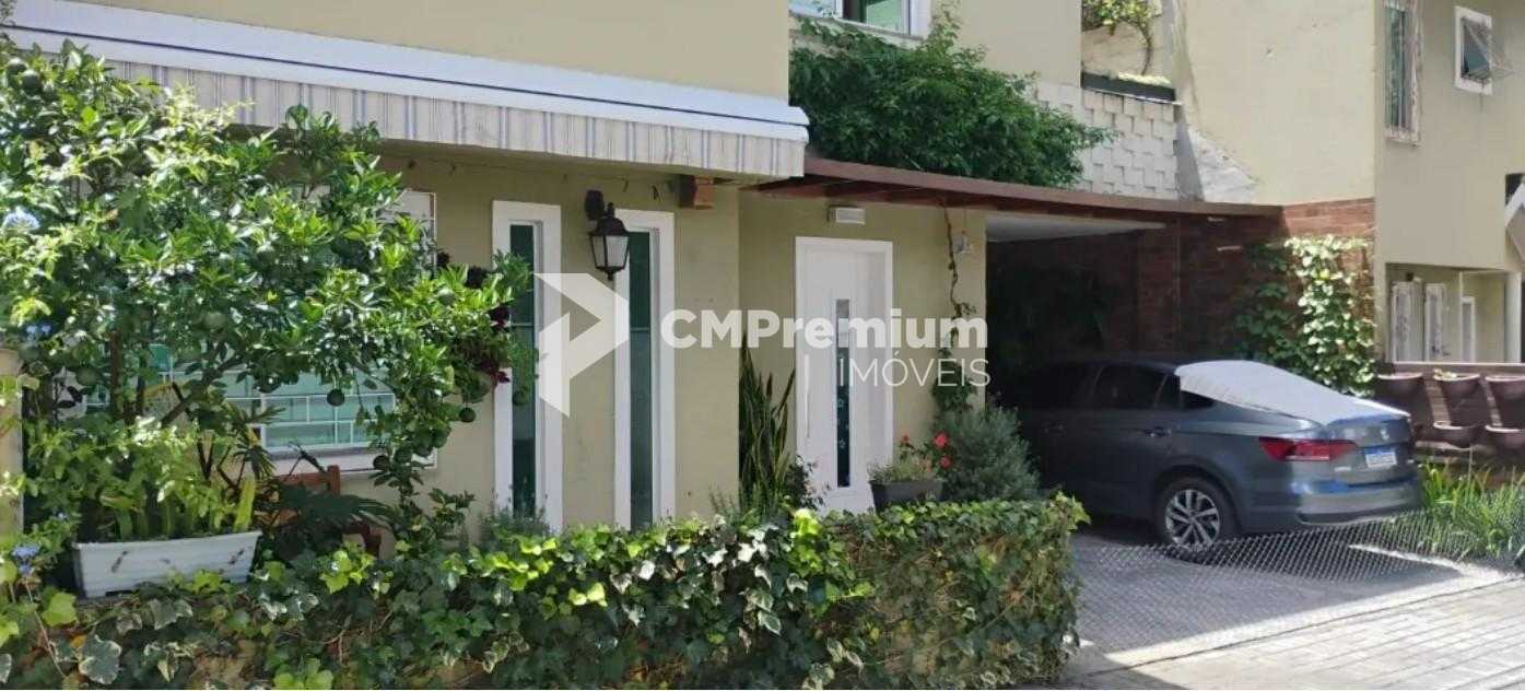 Sobrado 134m  com Suíte, Hidro e Ático no São Lourenço  Condom...