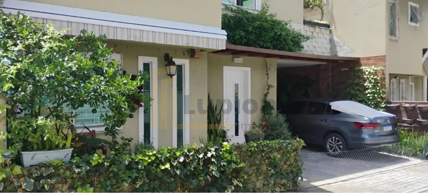 Sobrado 134m  com Suíte, Hidro e Ático no São Lourenço  Condom...