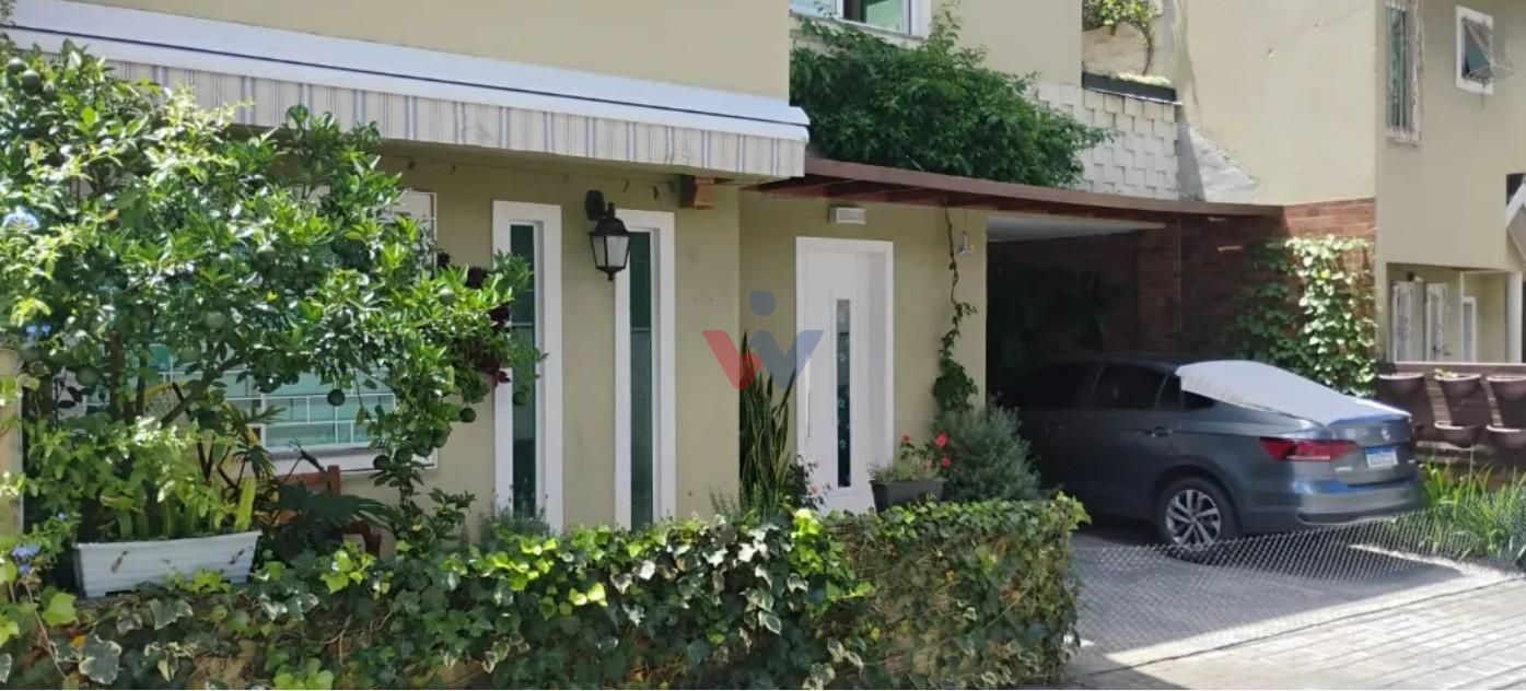 Sobrado 134m  com Suíte, Hidro e Ático no São Lourenço  Condom...