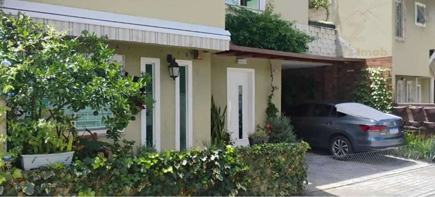 Sobrado 134m  com Suíte, Hidro e Ático no São Lourenço  Condom...