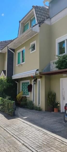 Sobrado 134m  com Suíte, Hidro e Ático no São Lourenço  Condom...