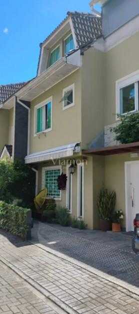 Sobrado 134m  com Suíte, Hidro e Ático no São Lourenço  Condom...