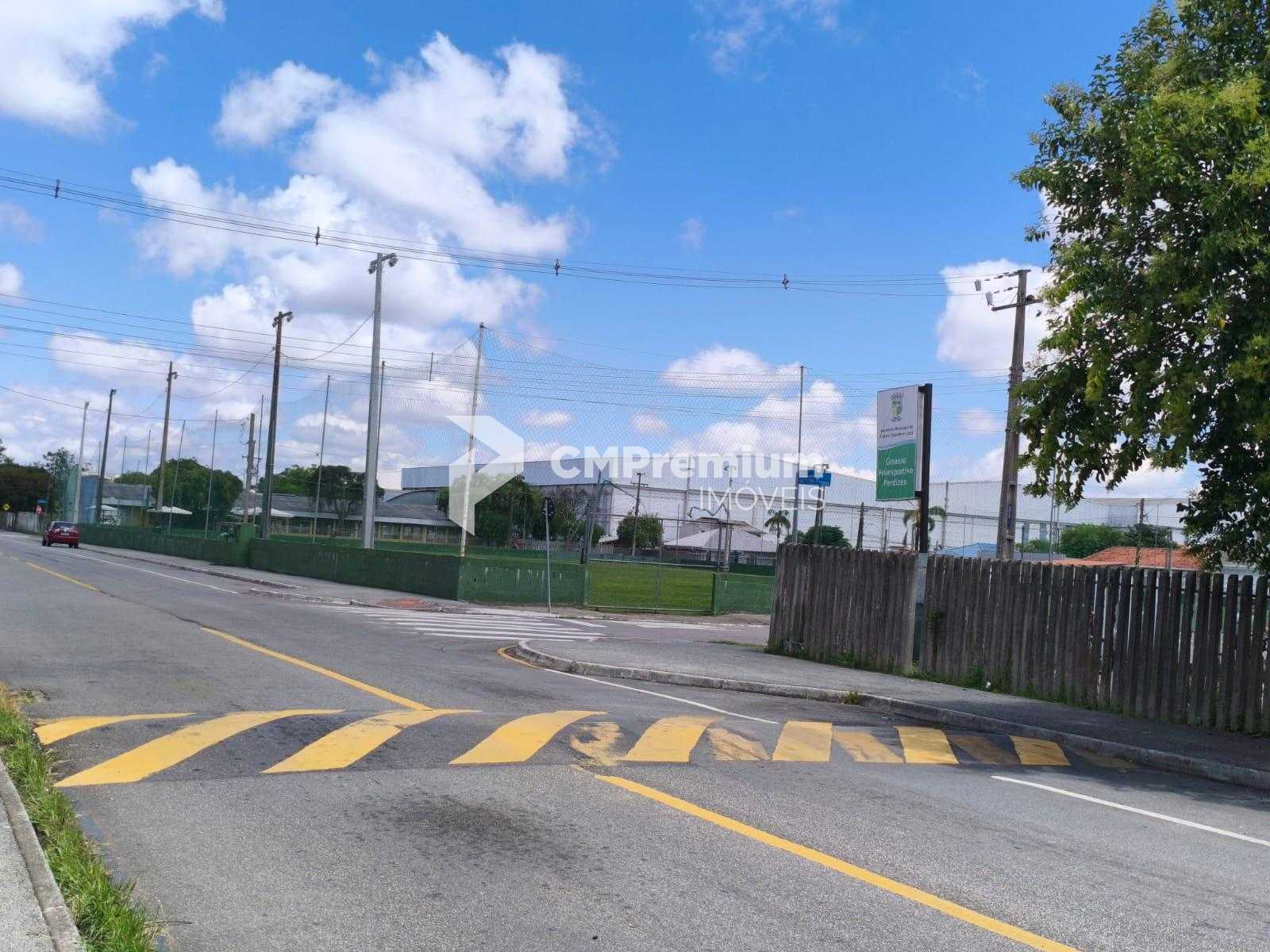 Terreno 325m  em Pinhais com 3 Casas  Excelente Potencial de I...