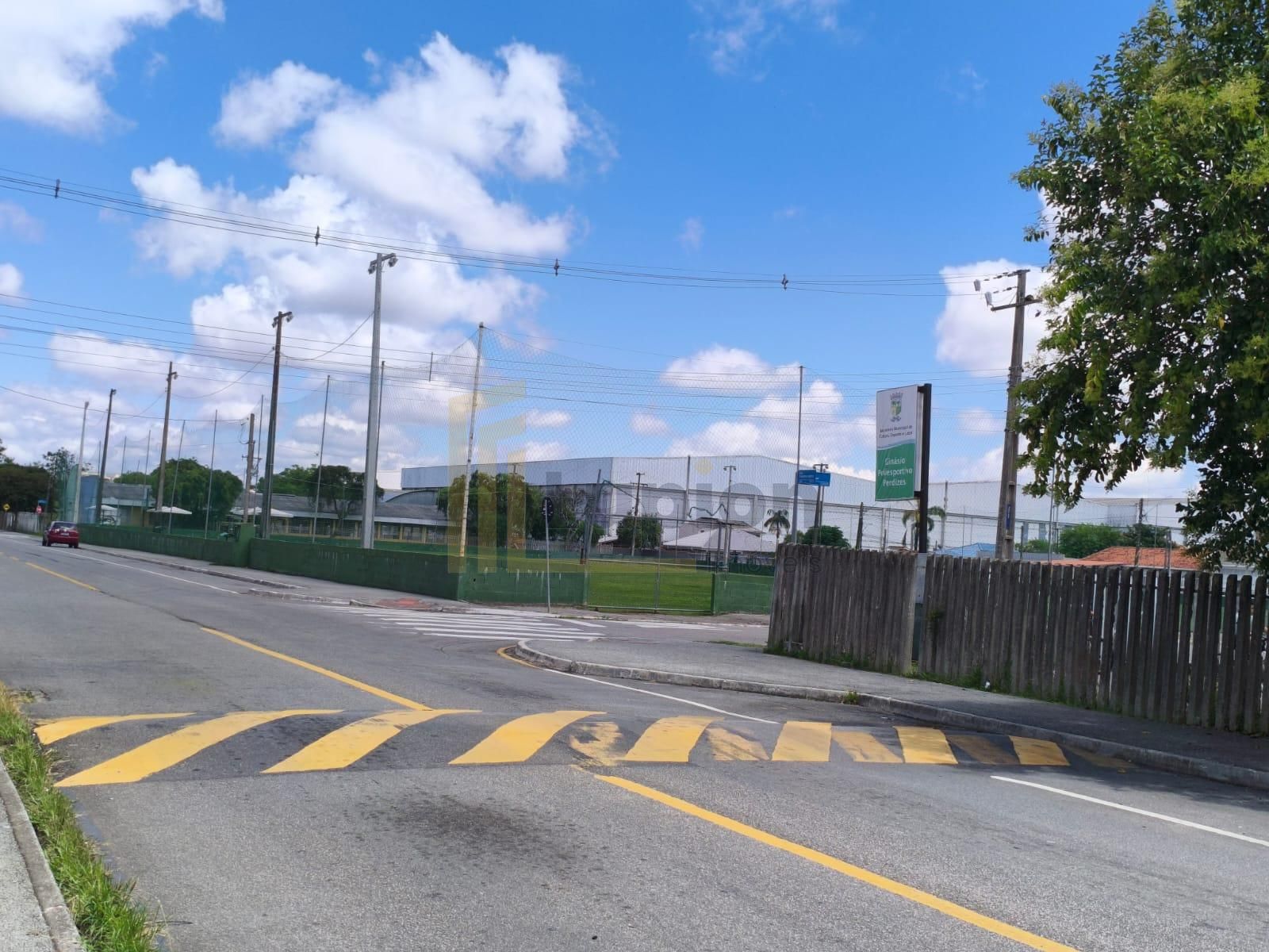 Terreno 325m  em Pinhais com 3 Casas  Excelente Potencial de I...