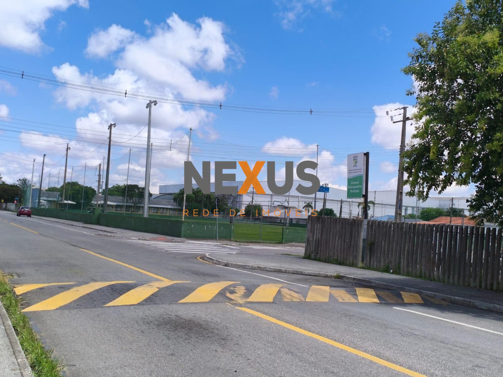 Terreno 325m  em Pinhais com 3 Casas  Excelente Potencial de I...