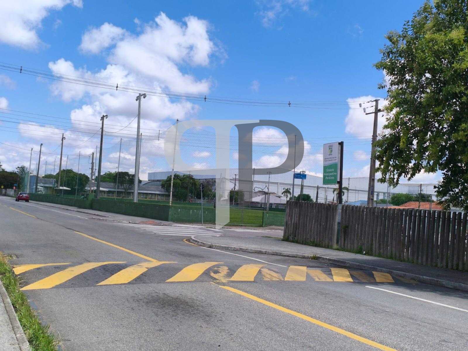 Terreno 325m  em Pinhais com 3 Casas  Excelente Potencial de I...