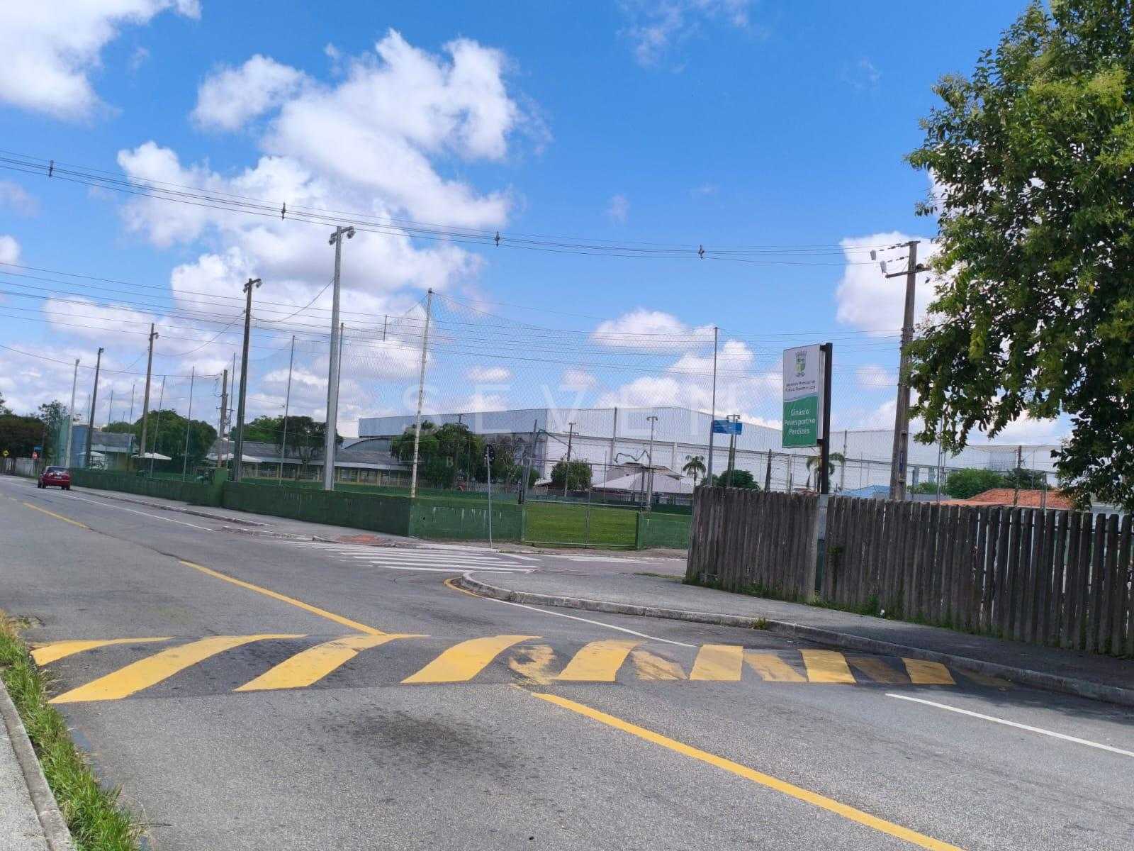 Terreno 325m  em Pinhais com 3 Casas  Excelente Potencial de I...