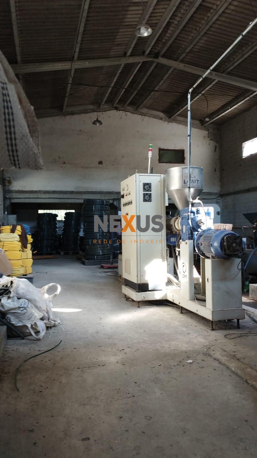 Área 8.000m  com Barracões à Venda em Campo Largo  Jardim Itaqui