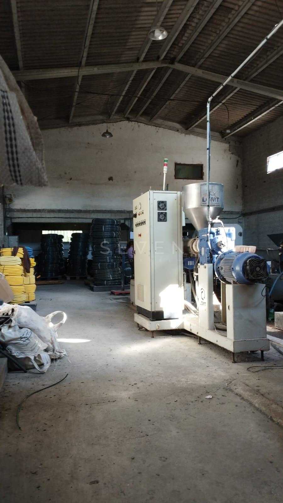 Área 8.000m  com Barracões à Venda em Campo Largo  Jardim Itaqui