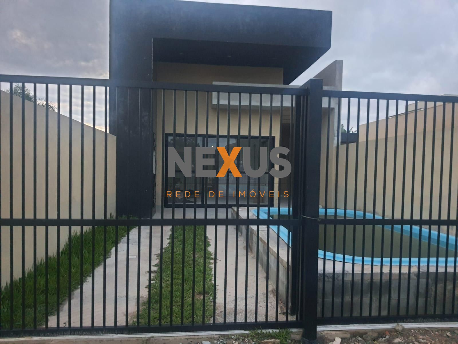 Casa Nova com Piscina e Pé-Direito Alto no Litoral de Guaratuba