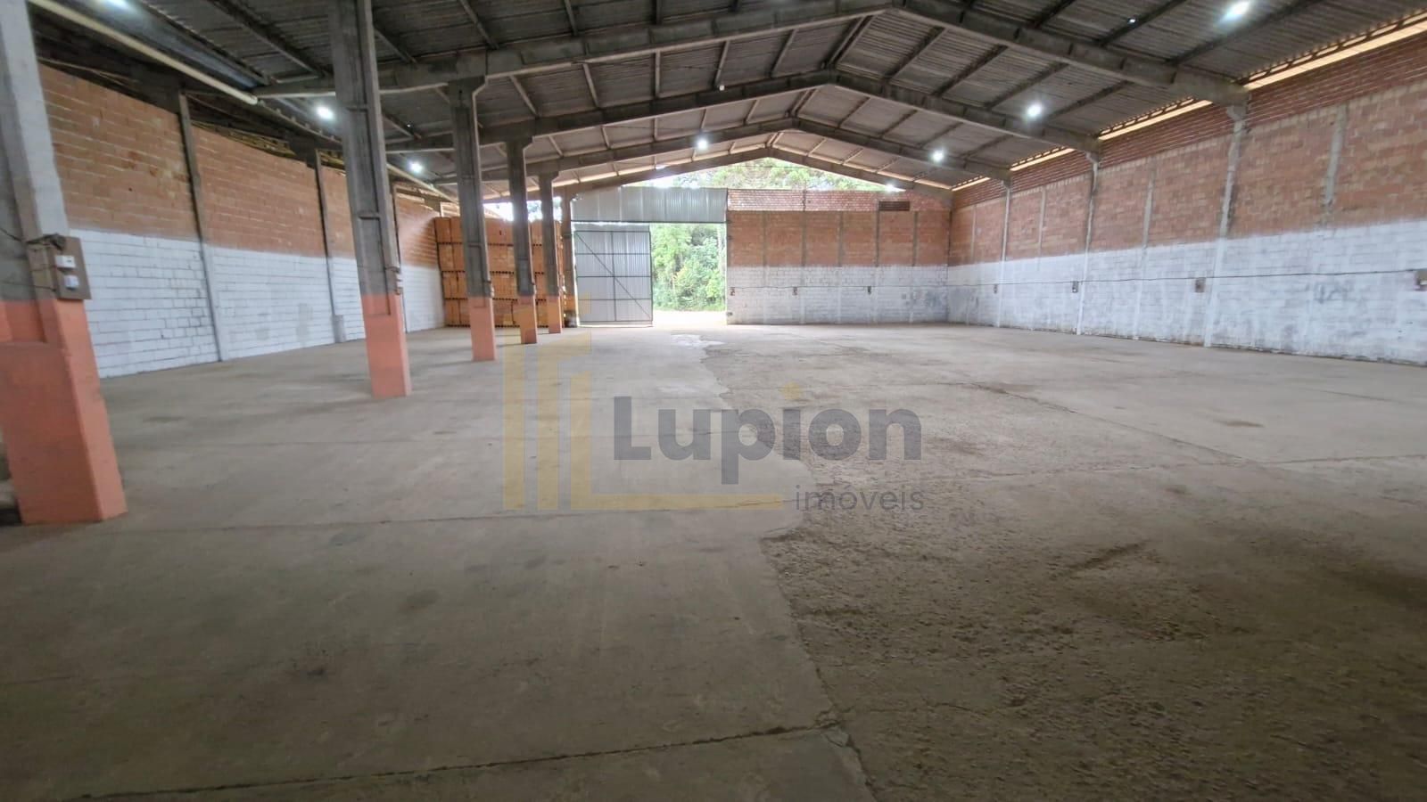 Barracão 750m  no Umbará com Pátio e Escritório | Locação R  1...